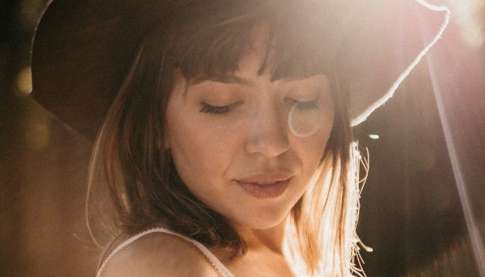 nu-te-multumi-cu-oamenii-falsi-sau-iubiri-neimpartasite